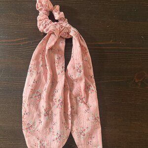 Adorable Love Shack Fancy Waldorf scrunchie - NWOT